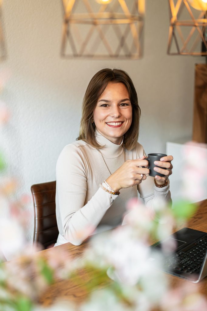 Melina Bollhalder, virtual assist - Melina, Expertin im Online-Marketing